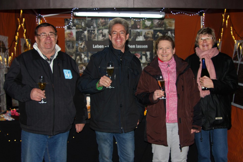 Spendenübergabe nach Weihnachtsmarkt in Franken Spendenübergabe Weihnachtsmarkt